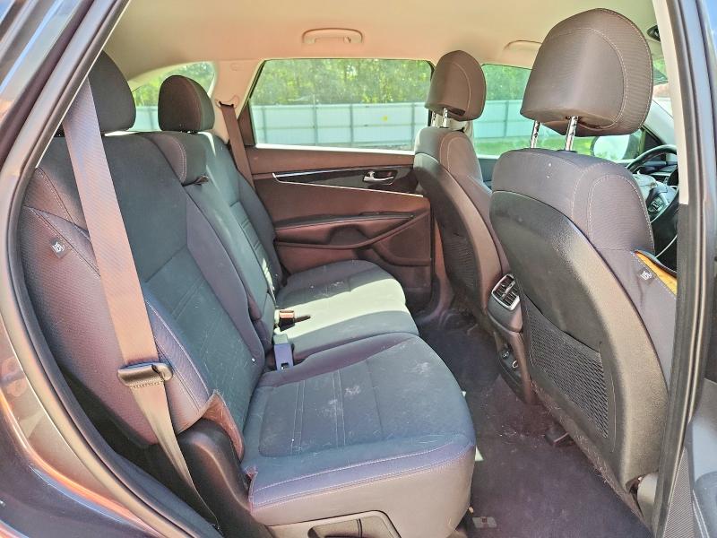 60142196 :رقم المزاد ، 5XYPGDA36HG230934 vin ، 2017 Kia Sorento مزاد بيع