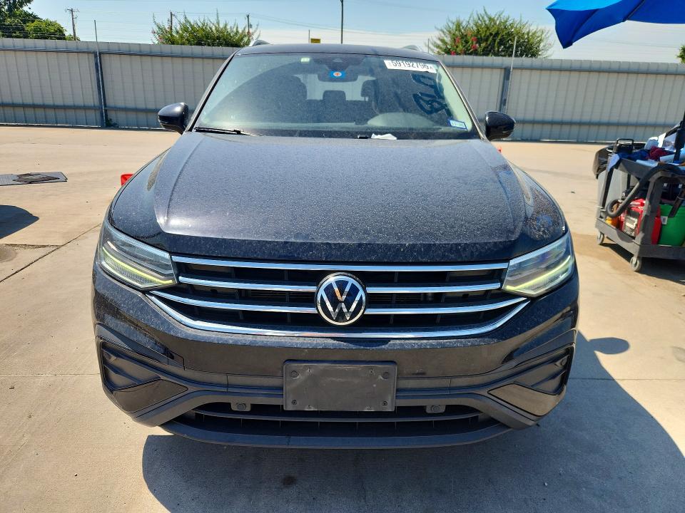 59192796 :رقم المزاد ، 3VV3B7AX1NM085402 vin ، 2022 Volkswagen Tiguan مزاد بيع