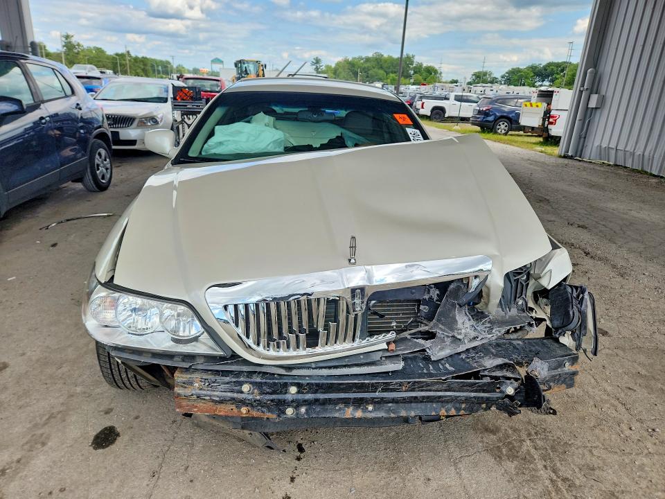 Продажа на аукционе авто 2004 Lincoln Town Car, vin: 1LNHM83W24Y665958, номер лота: 63156316