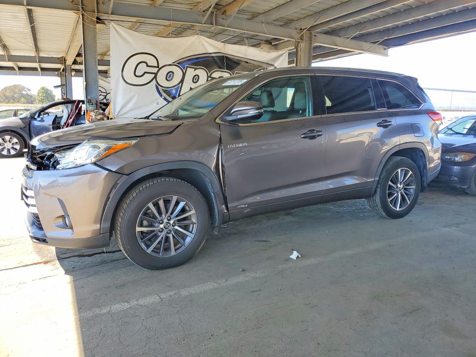 61211276 :رقم المزاد ، 5TDJGRFH7JS050765 vin ، 2018 Toyota Highlander Hybrid مزاد بيع