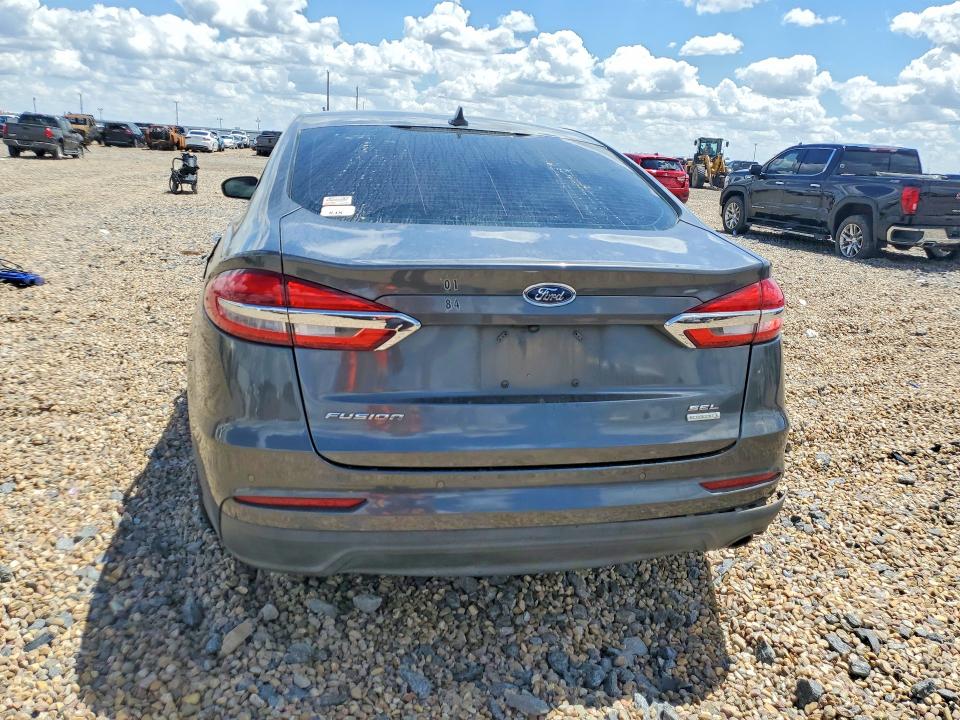 60695676 :رقم المزاد ، 3FA6P0CD9LR153121 vin ، 2020 Ford Fusion مزاد بيع