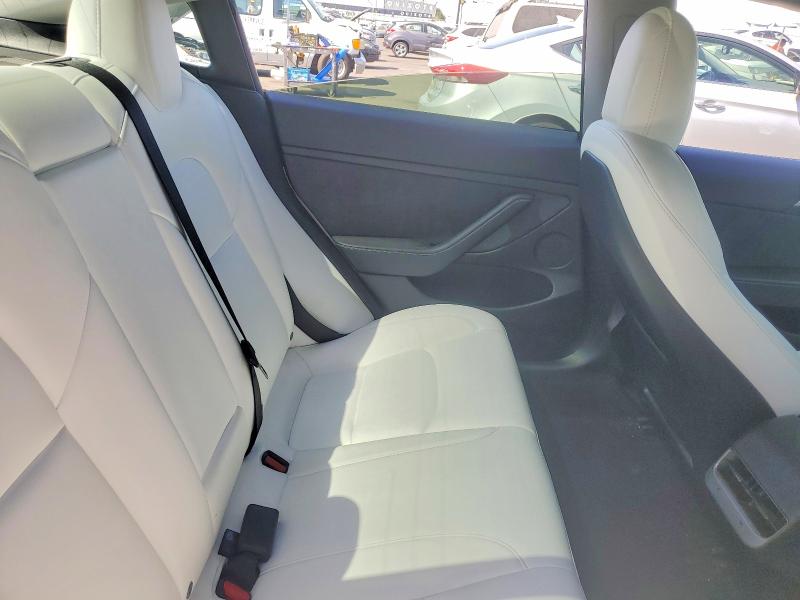 62711056 :رقم المزاد ، 5YJ3E1EA5NF373582 vin ، 2022 Tesla Model 3 مزاد بيع