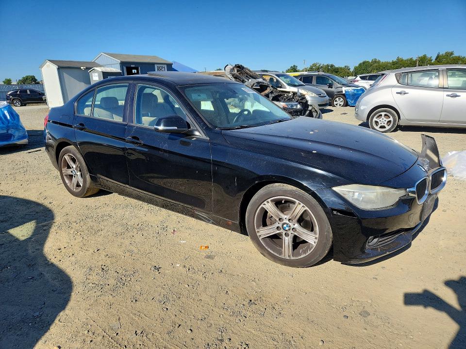 61083056 :رقم المزاد ، WBA3C3C54DF981866 vin ، 2013 Bmw 320 مزاد بيع