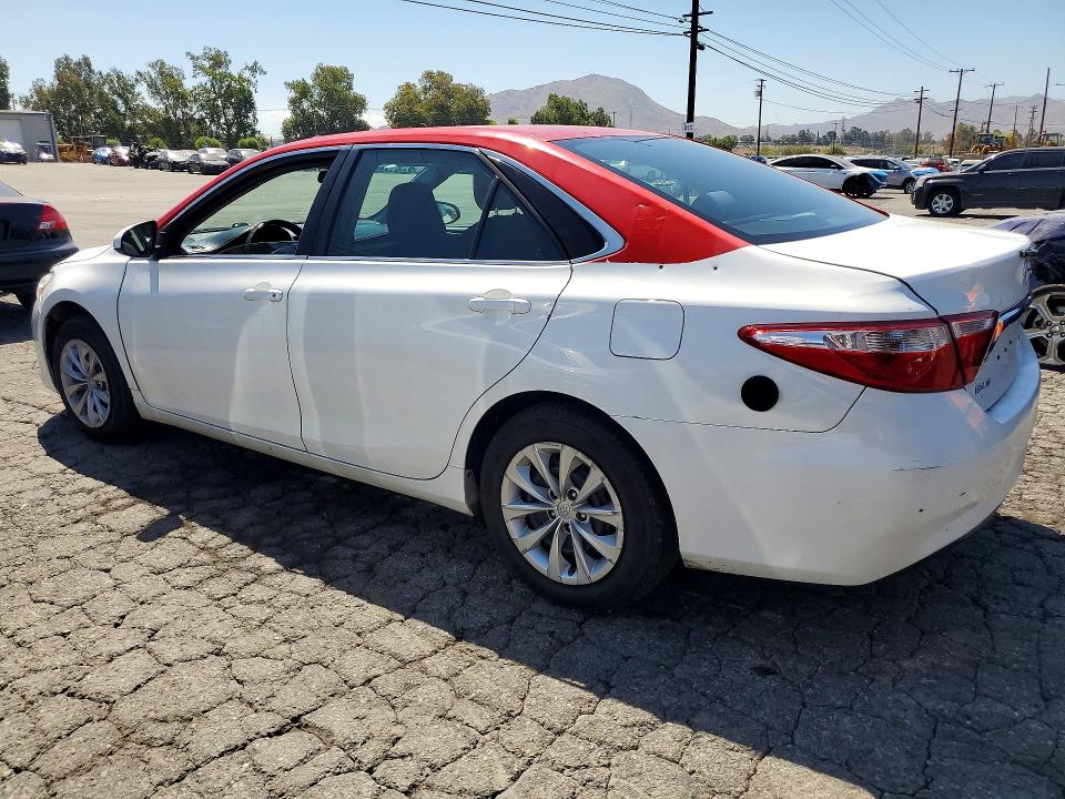 61429266 :رقم المزاد ، 4T4BF1FK4FR512630 vin ، 2015 Toyota Camry مزاد بيع