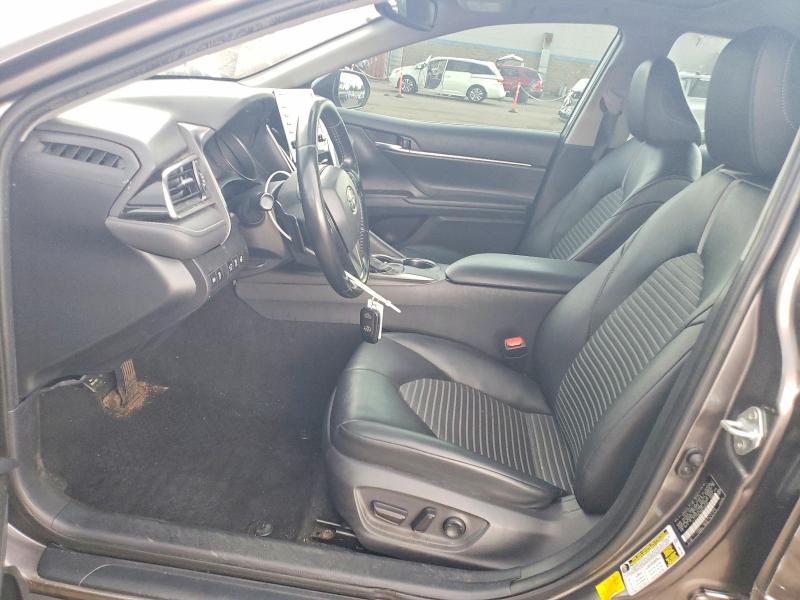 62588586 :رقم المزاد ، 4T1T11AK1MU530018 vin ، 2021 Toyota Camry مزاد بيع