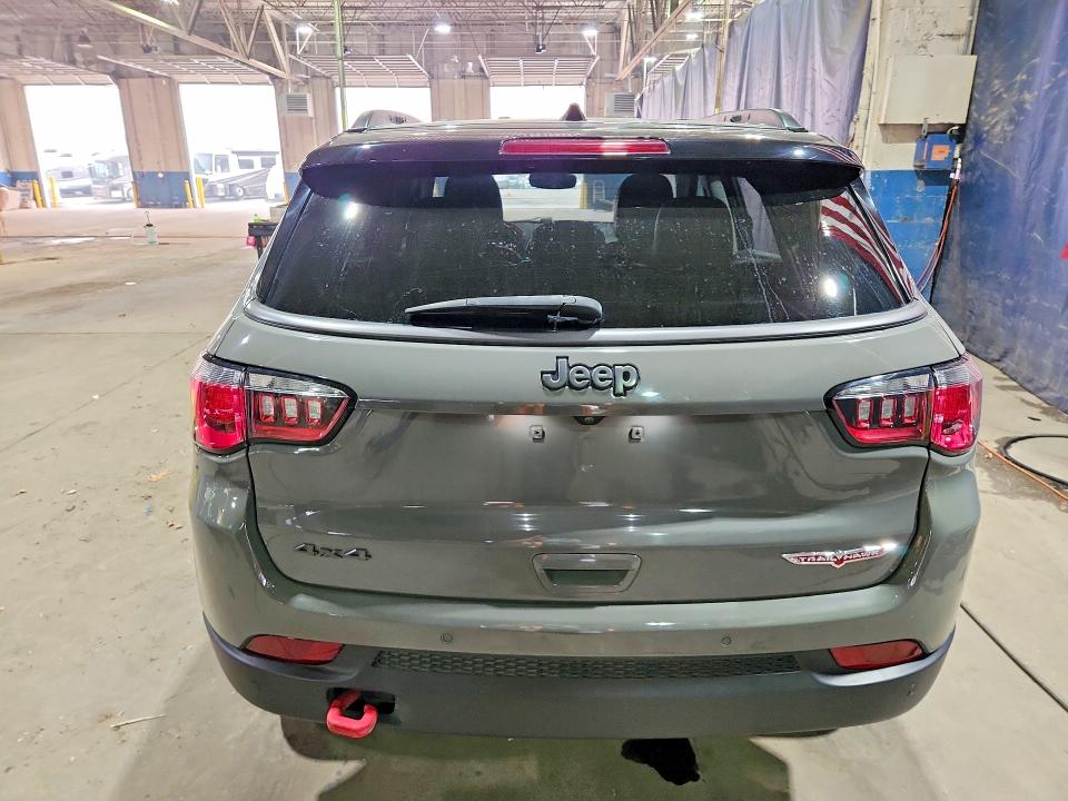 61426176 :رقم المزاد ، 3C4NJDDB4MT598317 vin ، 2021 Jeep Compass مزاد بيع