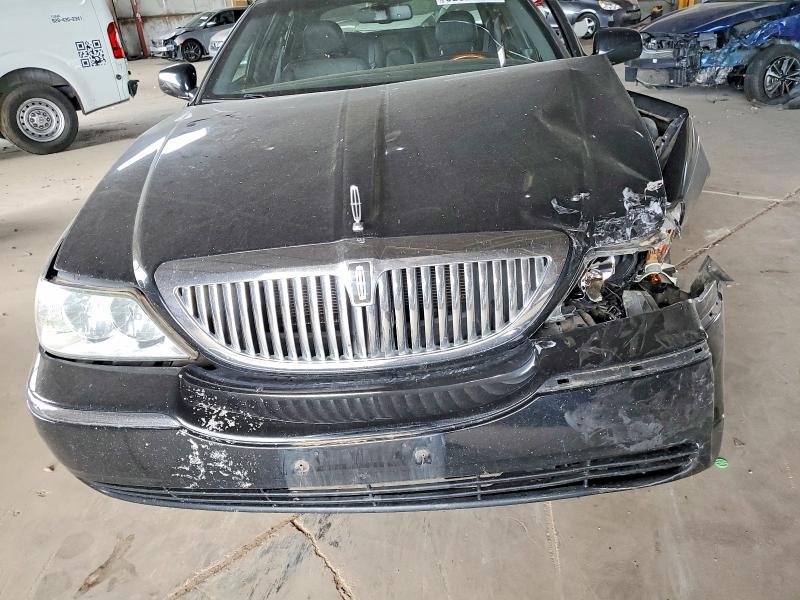 62626196 :رقم المزاد ، 2LNHM82V09X610697 vin ، 2009 Lincoln Town Car مزاد بيع