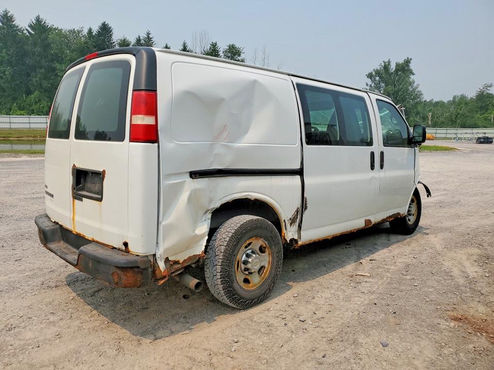61301686 :رقم المزاد ، 1GCWGFBA2B1151207 vin ، 2011 Chevrolet Express G2500 مزاد بيع