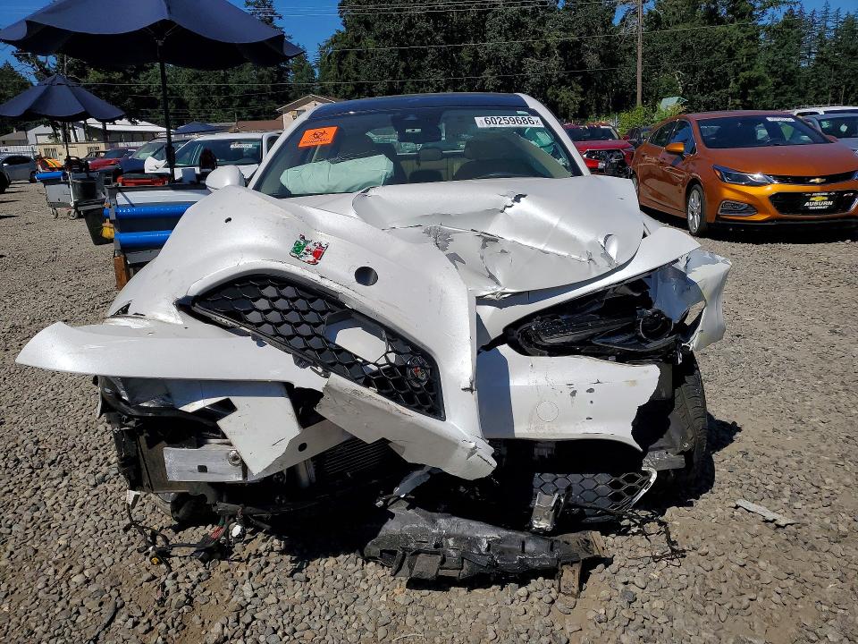 60259686 :رقم المزاد ، ZARFAMBN8M7648051 vin ، 2021 Alfa Romeo Giulia مزاد بيع