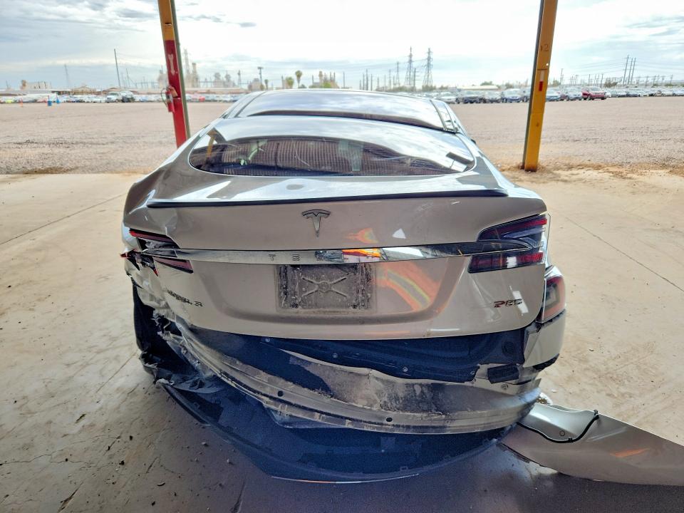 62457556 :رقم المزاد ، 5YJSA1H15EFP38376 vin ، 2014 Tesla Model S مزاد بيع