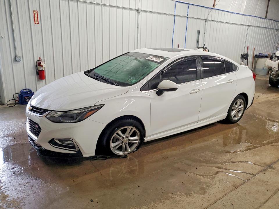 61697866 :رقم المزاد ، 1G1BE5SM6J7115551 vin ، 2018 Chevrolet Cruze مزاد بيع
