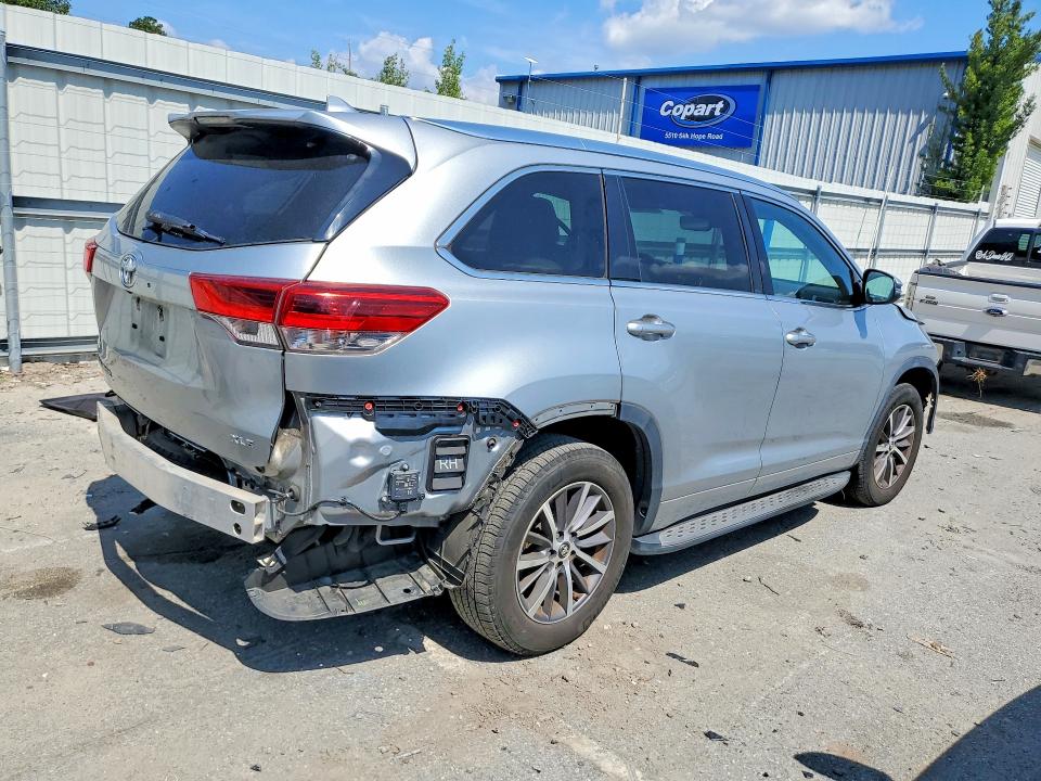 Продаж на аукціоні авто 2018 Toyota Highlander, vin: 5TDKZRFH9JS527338, номер лоту: 85963125
