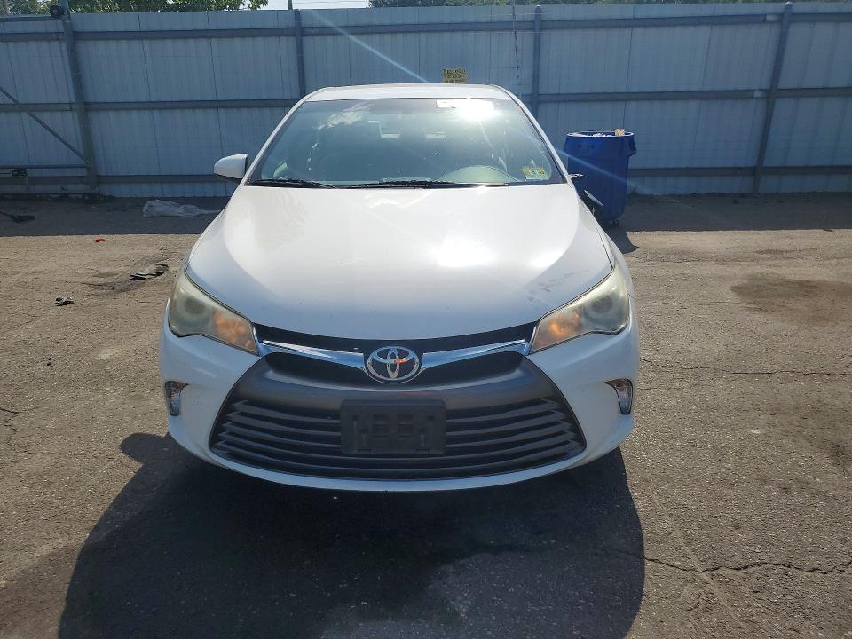 2015 Toyota Camry მანქანა იყიდება აუქციონზე, vin: 4T4BF1FK2FR487873, აუქციონის ნომერი: 59306076