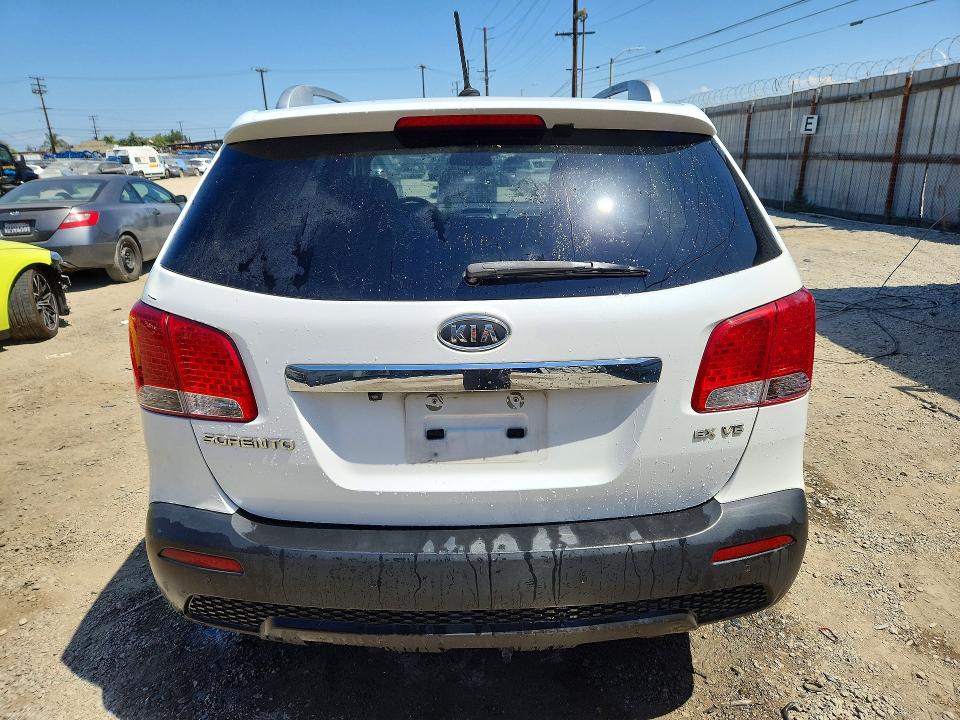 60468006 :رقم المزاد ، 5XYKU4A22BG043353 vin ، 2011 Kia Sorento مزاد بيع