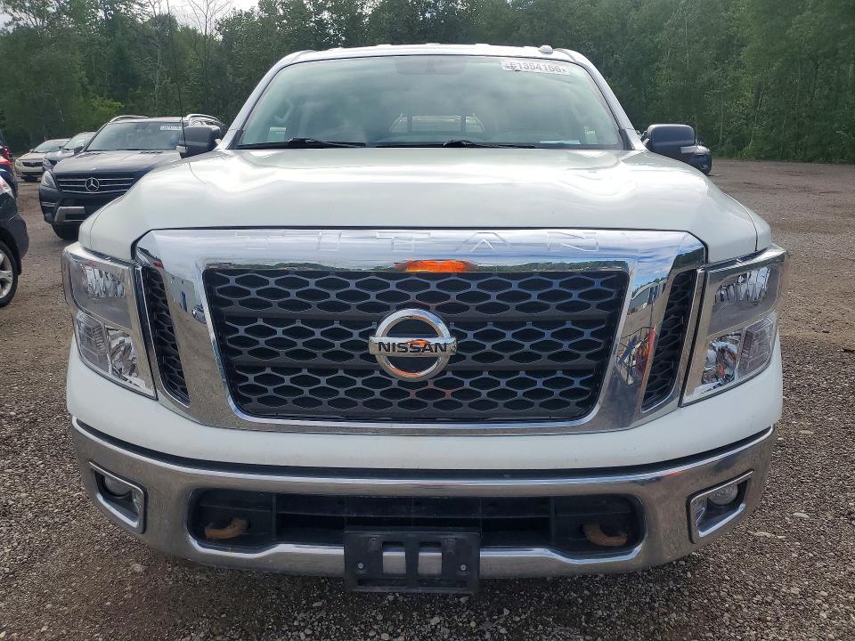 61354156 :رقم المزاد ، 1N6AA1EJ6JN528491 vin ، 2018 Nissan Titan مزاد بيع