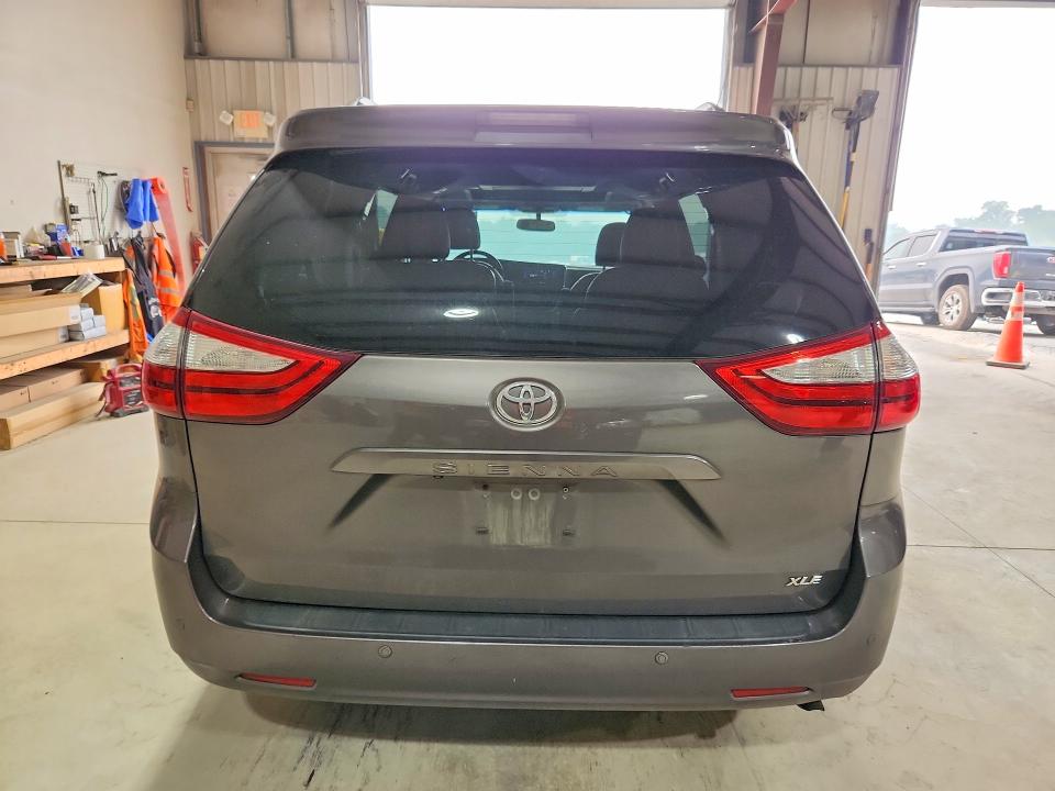 61248686 :رقم المزاد ، 5TDYK3DC2FS546730 vin ، 2015 Toyota Sienna مزاد بيع