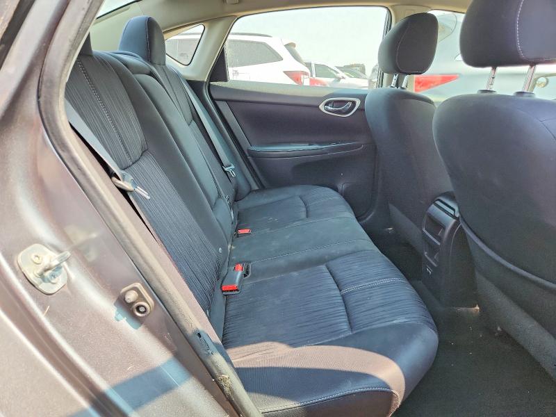 60529756 :رقم المزاد ، 3N1AB7AP1JL663765 vin ، 2018 Nissan Sentra مزاد بيع