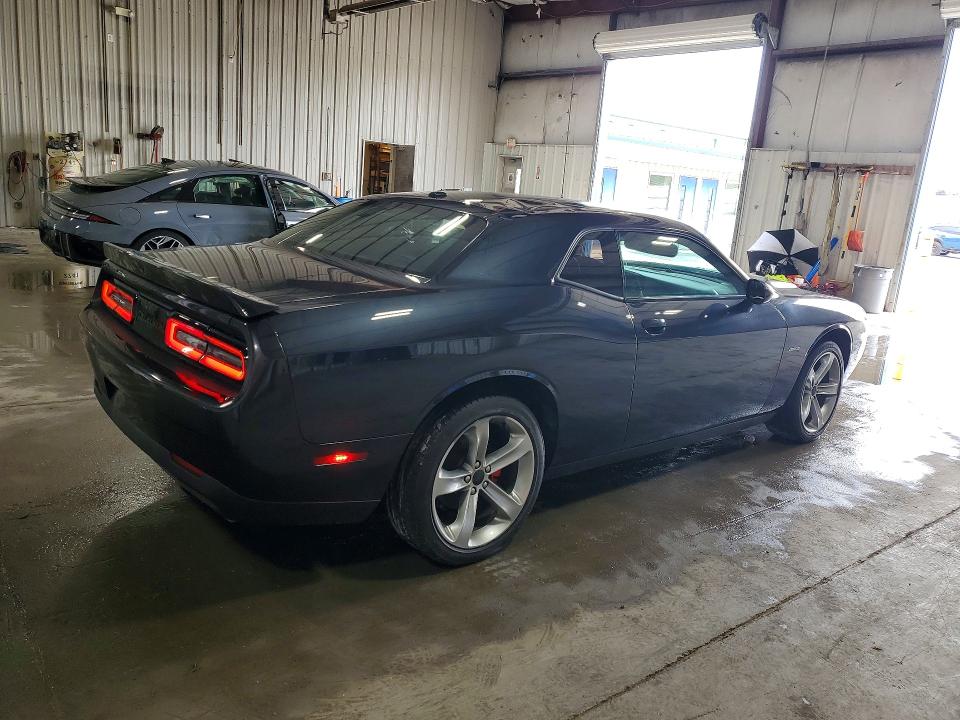 62674556 :رقم المزاد ، 2C3CDZBT6JH130928 vin ، 2018 Dodge Challenger مزاد بيع