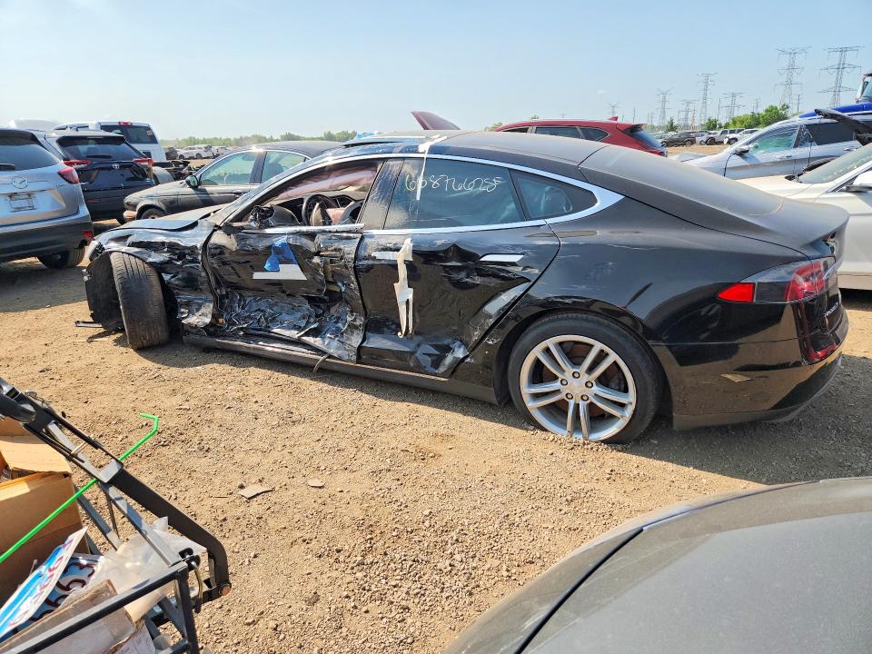 Продажа на аукционе авто 2015 Tesla Model S, vin: 5YJSA1S23FF088028, номер лота: 60973986
