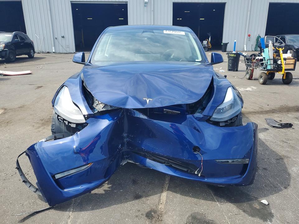 61679086 :رقم المزاد ، 7SAYGDED9SA379196 vin ، 2025 Tesla Model Y مزاد بيع