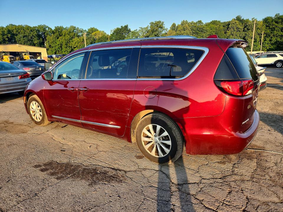 62140256 :رقم المزاد ، 2C4RC1BG8KR721240 vin ، 2019 Chrysler Pacifica مزاد بيع