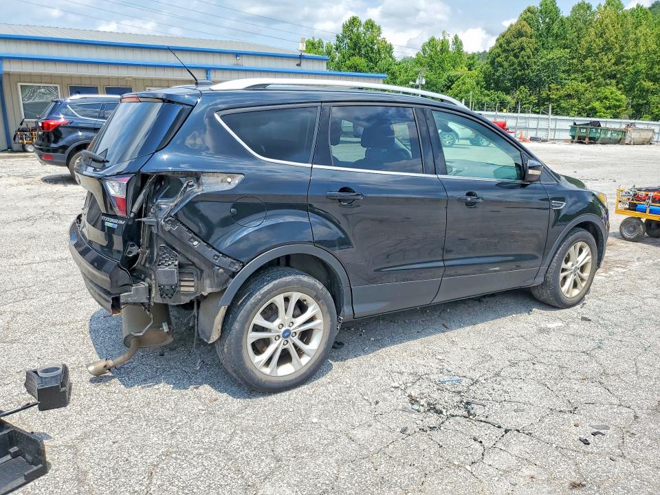 62125796 :رقم المزاد ، 1FMCU9J91HUD37442 vin ، 2017 Ford Escape مزاد بيع