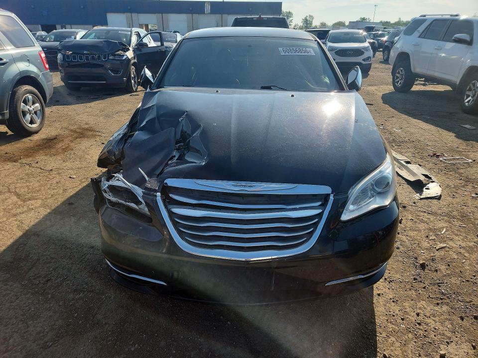 60856856 :رقم المزاد ، 1C3CCBCG7DN539947 vin ، 2013 Chrysler 200 مزاد بيع