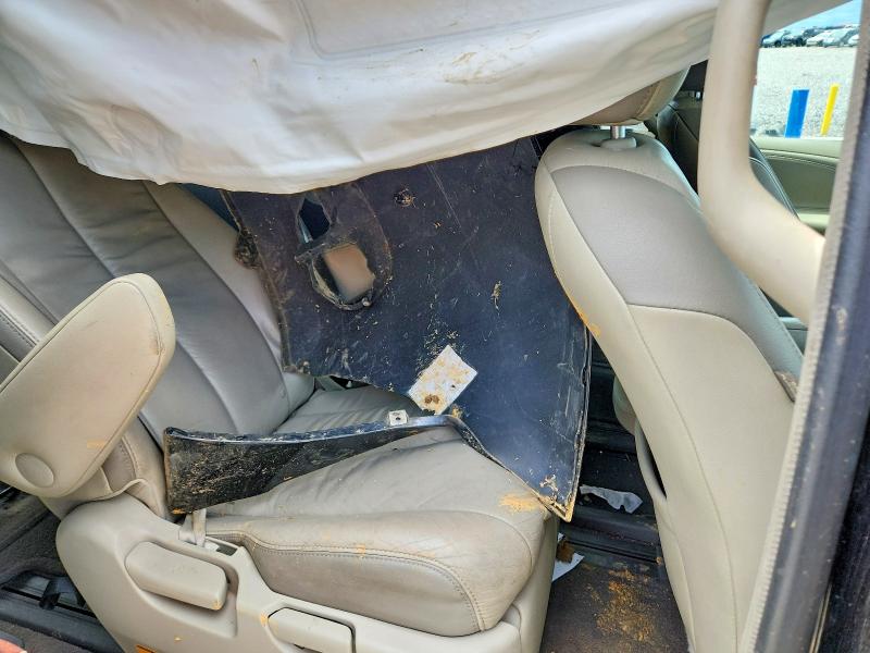 60046846 :رقم المزاد ، 5TDYK3DC2BS119591 vin ، 2011 Toyota Sienna مزاد بيع