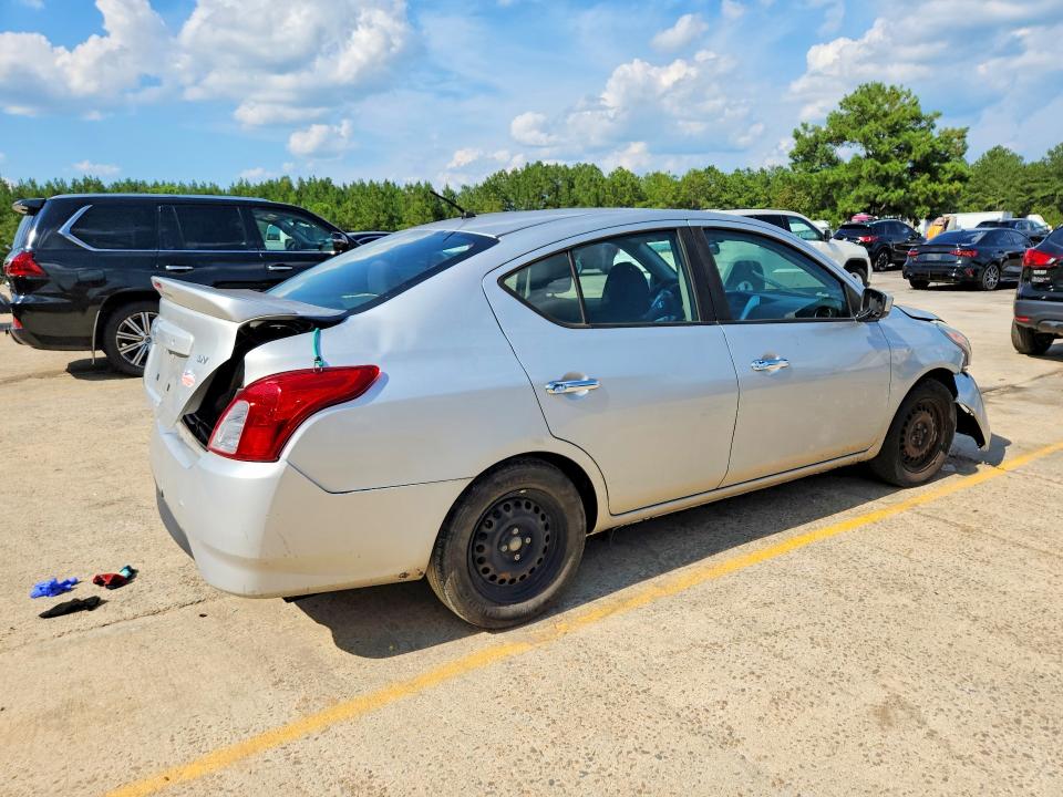 59981756 :رقم المزاد ، 3N1CN7AP2HK451120 vin ، 2017 Nissan Versa مزاد بيع