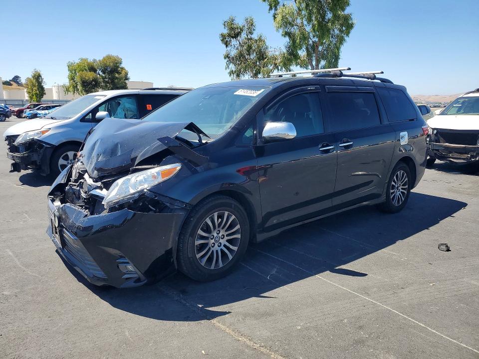 61482036 :رقم المزاد ، 5TDYZ3DC8KS012203 vin ، 2019 Toyota Sienna مزاد بيع