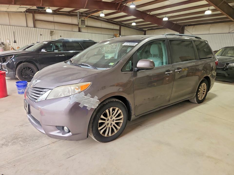 61248686 :رقم المزاد ، 5TDYK3DC2FS546730 vin ، 2015 Toyota Sienna مزاد بيع