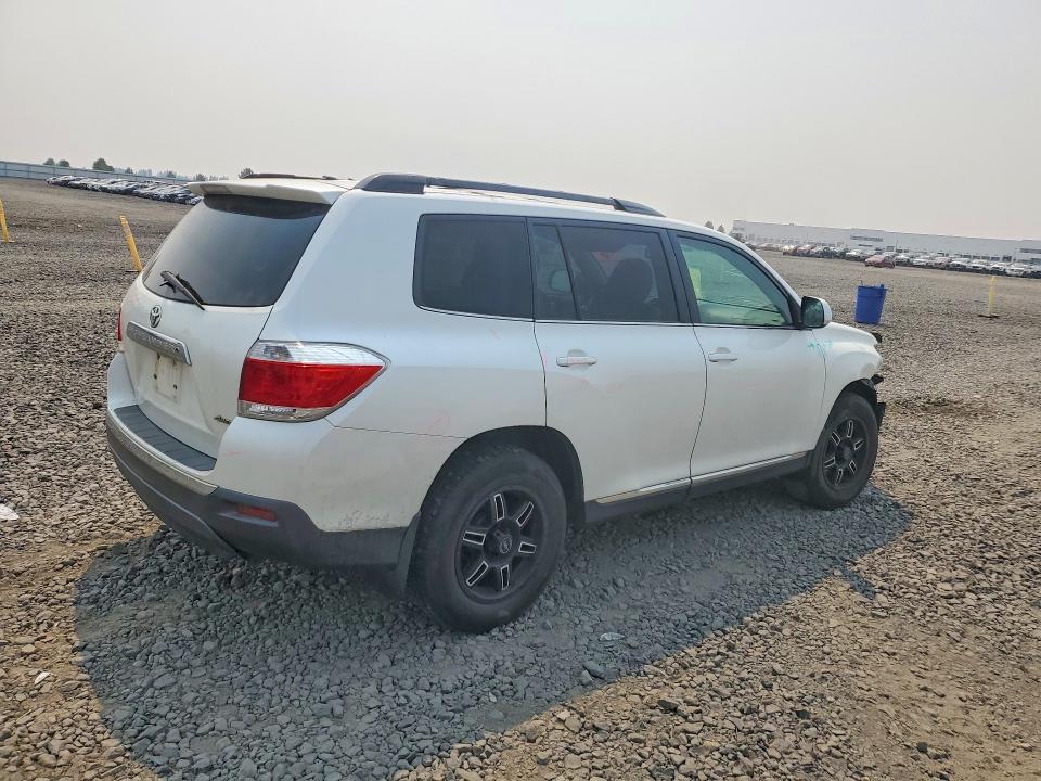 61764966 :رقم المزاد ، 5TDBK3EH1BS075681 vin ، 2011 Toyota Highlander مزاد بيع