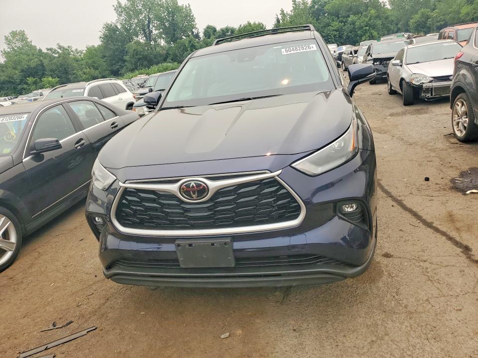 Продаж на аукціоні авто 2022 Toyota Highlander, vin: 5TDBZRBH6NS220849, номер лоту: 60482826