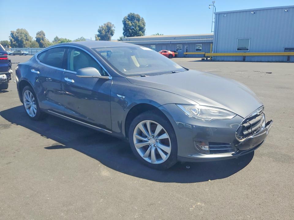 61051146 :رقم المزاد ، 5YJSA1H16EFP37446 vin ، 2014 Tesla Model S مزاد بيع