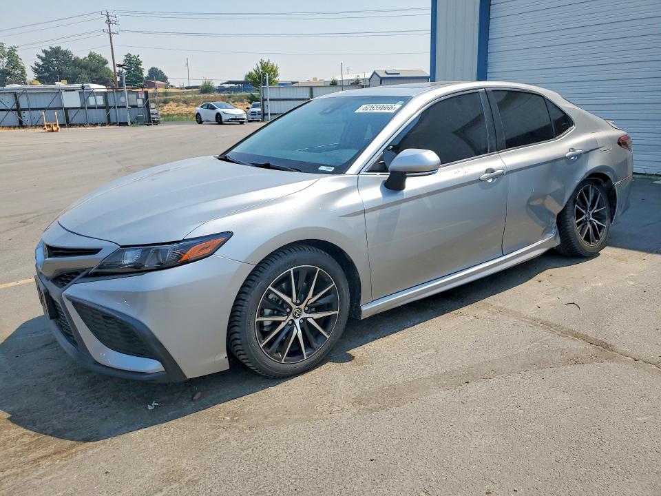 62659666 :رقم المزاد ، 4T1T11BK6NU072427 vin ، 2022 Toyota Camry مزاد بيع