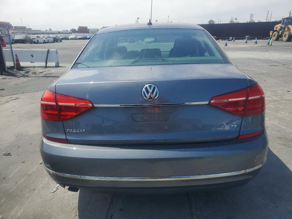 61672936 :رقم المزاد ، 1VWAS7A34GC025960 vin ، 2016 Volkswagen Passat مزاد بيع