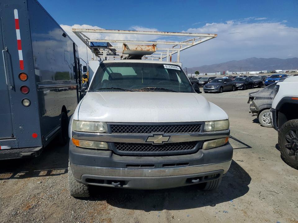 Продаж на аукціоні авто 2001 Chevrolet Silverado, vin: 1GBHC24U61E318944, номер лоту: 61220266
