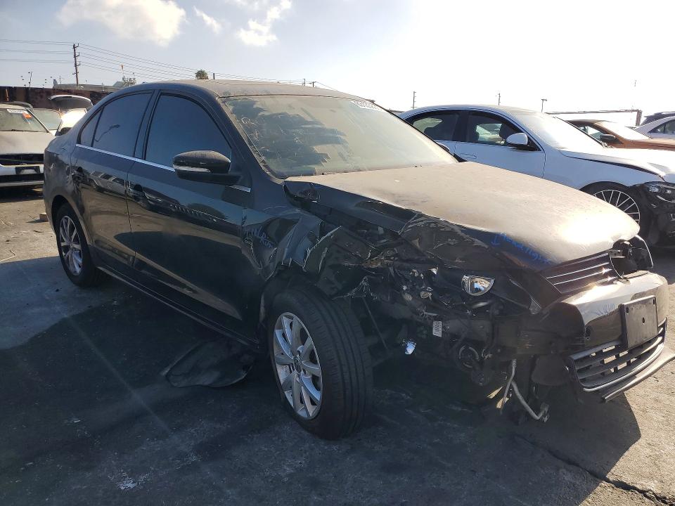 63135806 :رقم المزاد ، 3VWDP7AJ6DM302762 vin ، 2013 Volkswagen Jetta مزاد بيع