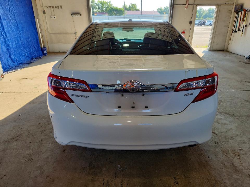 61748716 :رقم المزاد ، 4T4BF1FK8CR261350 vin ، 2012 Toyota Camry مزاد بيع