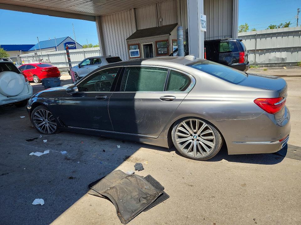2016 Bmw 750 მანქანა იყიდება აუქციონზე, vin: WBA7F2C57GGE12322, აუქციონის ნომერი: 60273946