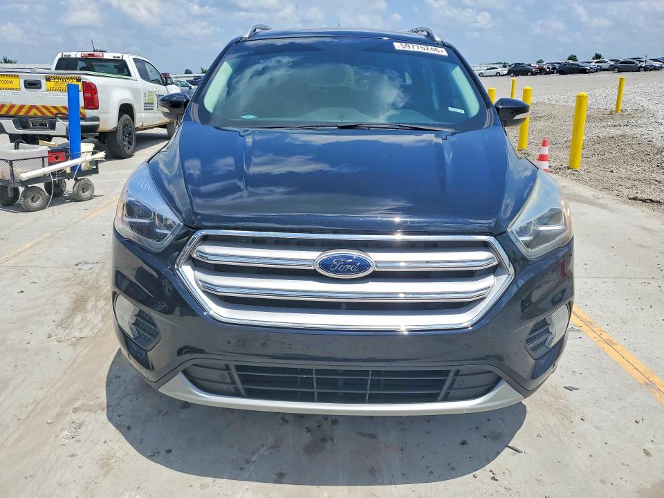 59775246 :رقم المزاد ، 1FMCU9J9XJUA82053 vin ، 2018 Ford Escape مزاد بيع
