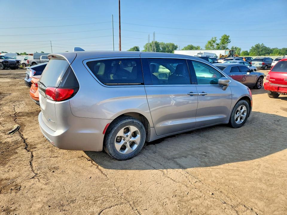 60665736 :رقم المزاد ، 2C4RC1H72HR500703 vin ، 2017 Chrysler Pacifica مزاد بيع