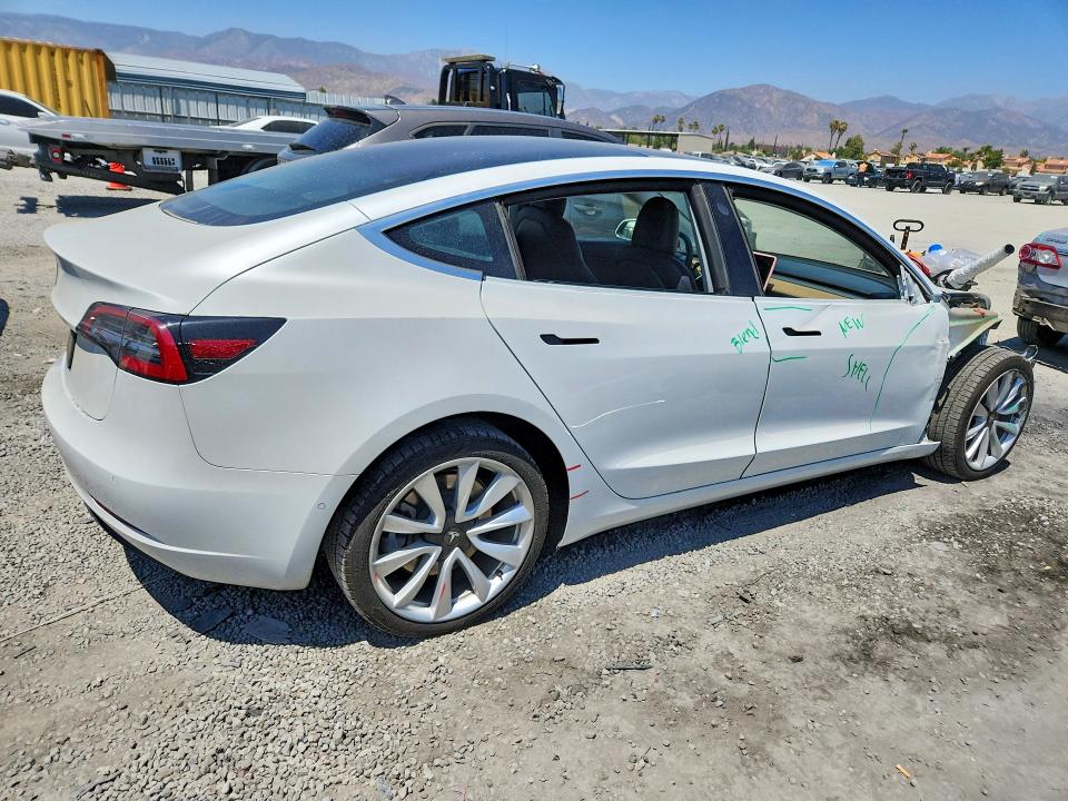 58457356 :رقم المزاد ، 5YJ3E1EA7JF162409 vin ، 2018 Tesla Model 3 مزاد بيع