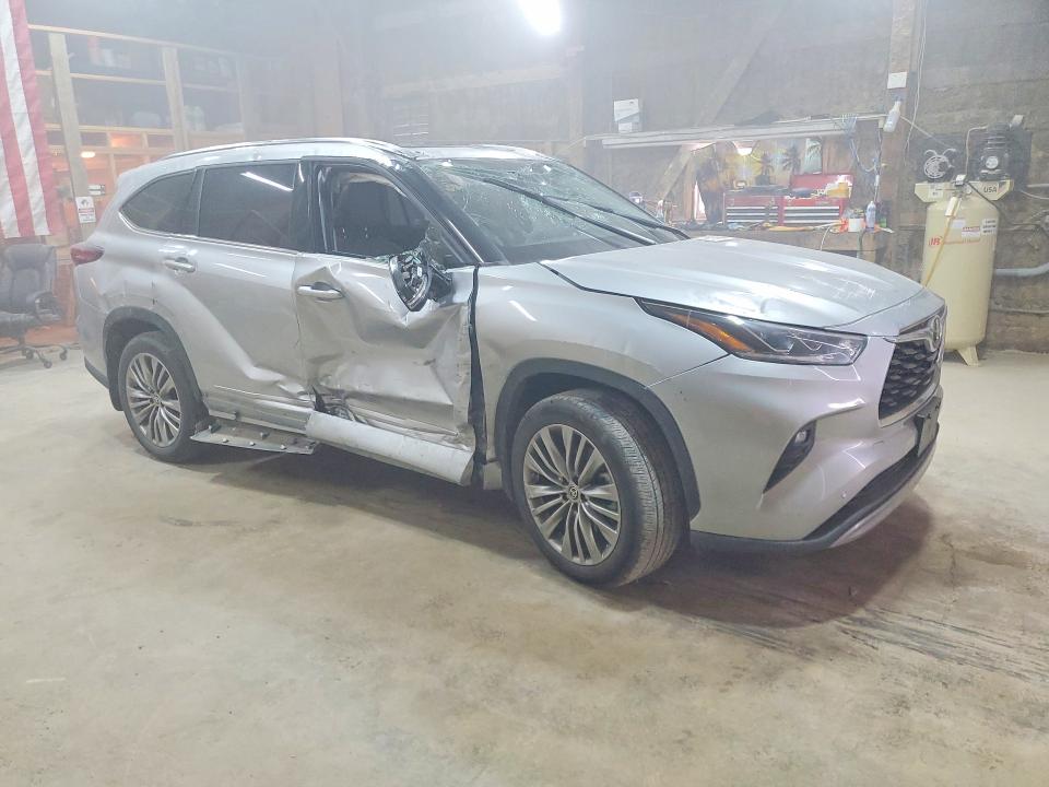 2022 Toyota Highlander მანქანა იყიდება აუქციონზე, vin: 5TDFZRBH8NS235600, აუქციონის ნომერი: 61784606