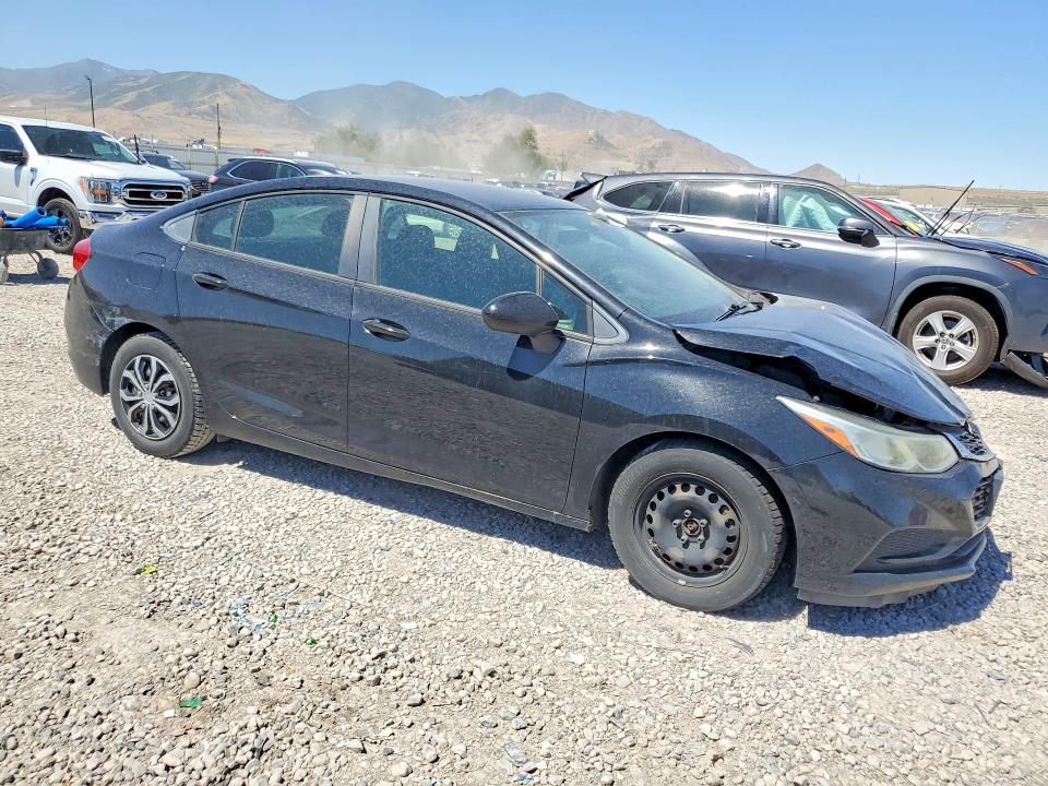 60693876 :رقم المزاد ، 1G1BC5SM2H7114560 vin ، 2017 Chevrolet Cruze مزاد بيع