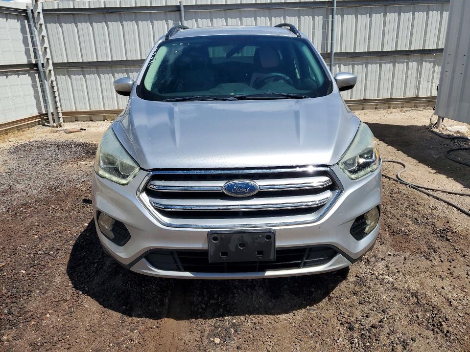 62165526 :رقم المزاد ، 1FMCU0GD4HUA32671 vin ، 2017 Ford Escape مزاد بيع