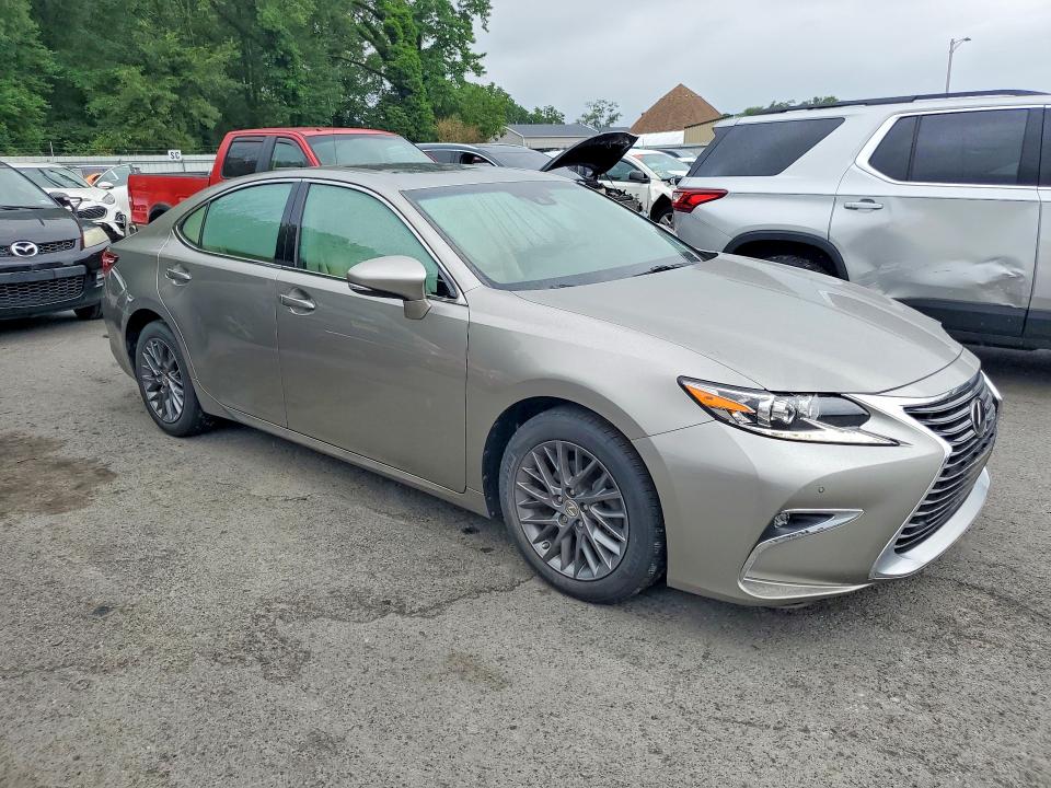 60361496 :رقم المزاد ، 58ABK1GG4JU082941 vin ، 2018 Lexus Es مزاد بيع
