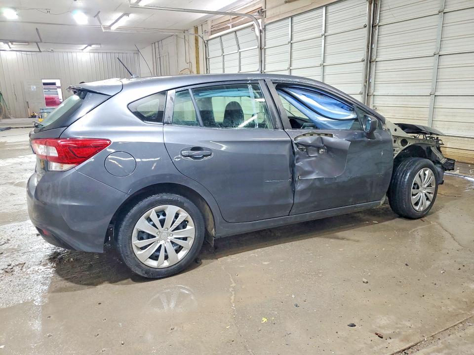 60526386 :رقم المزاد ، 4S3GTAA65J3737127 vin ، 2018 Subaru Impreza مزاد بيع