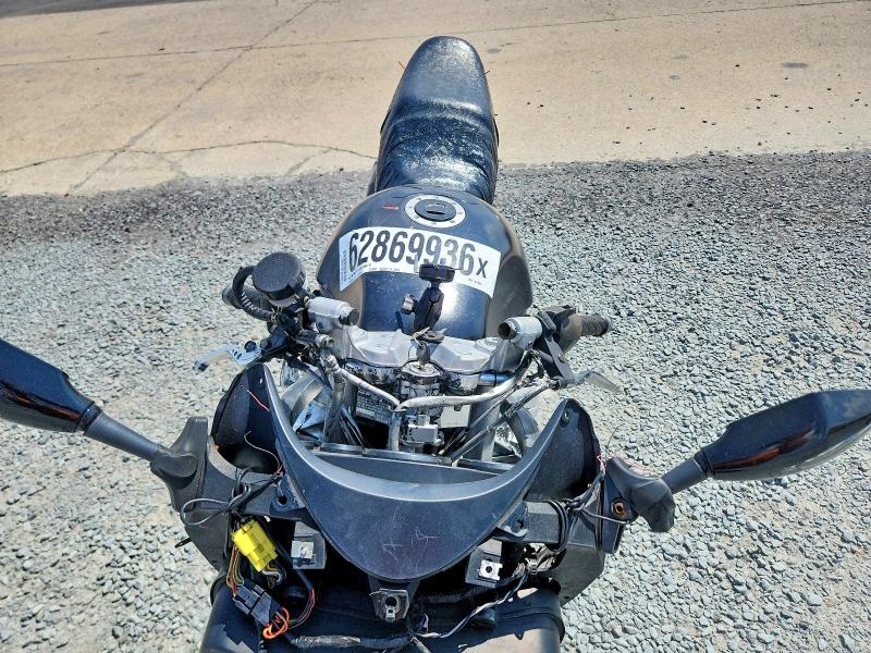 62869936 :رقم المزاد ، JS1GR7GA512101059 vin ، 2001 Suzuki Gsx750 مزاد بيع