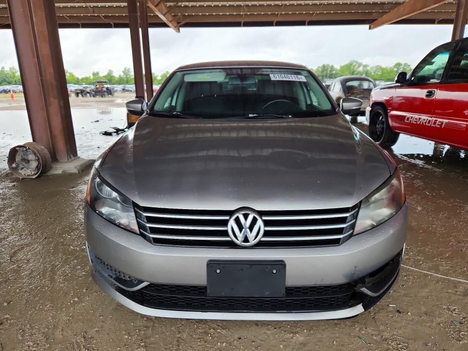 61040116 :رقم المزاد ، 1VWAT7A31EC086385 vin ، 2014 Volkswagen Passat مزاد بيع
